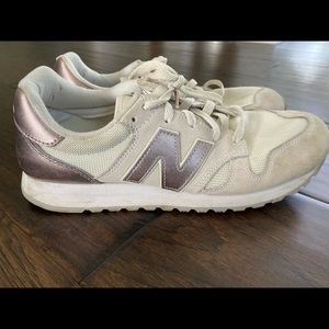 Women’s New Balance tennis shoe